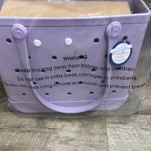 Baby Bogg bag! Size is 15” x 13” x 5.25”
Brand new :)